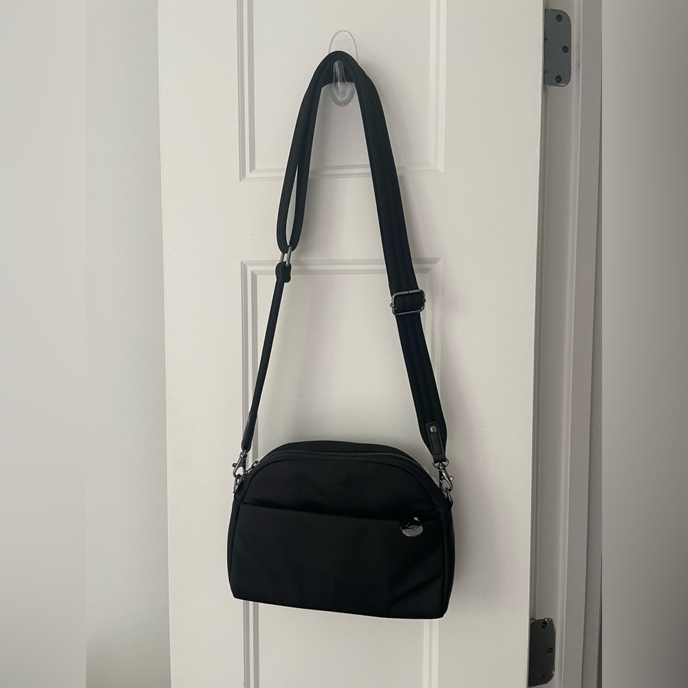 Lo & Sons Nouvelle crossbody bag